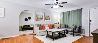 River Oaks Retreat- Walkable to Goodfellow AFB