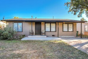 Exterior - River Oaks Retreat- Walkable to Goodfellow AFB (San Angelo)