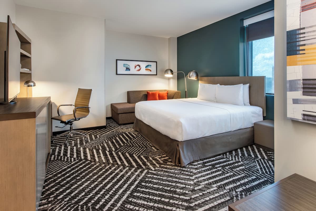 Desk, laptop workspace, iron/ironing board, free WiFi