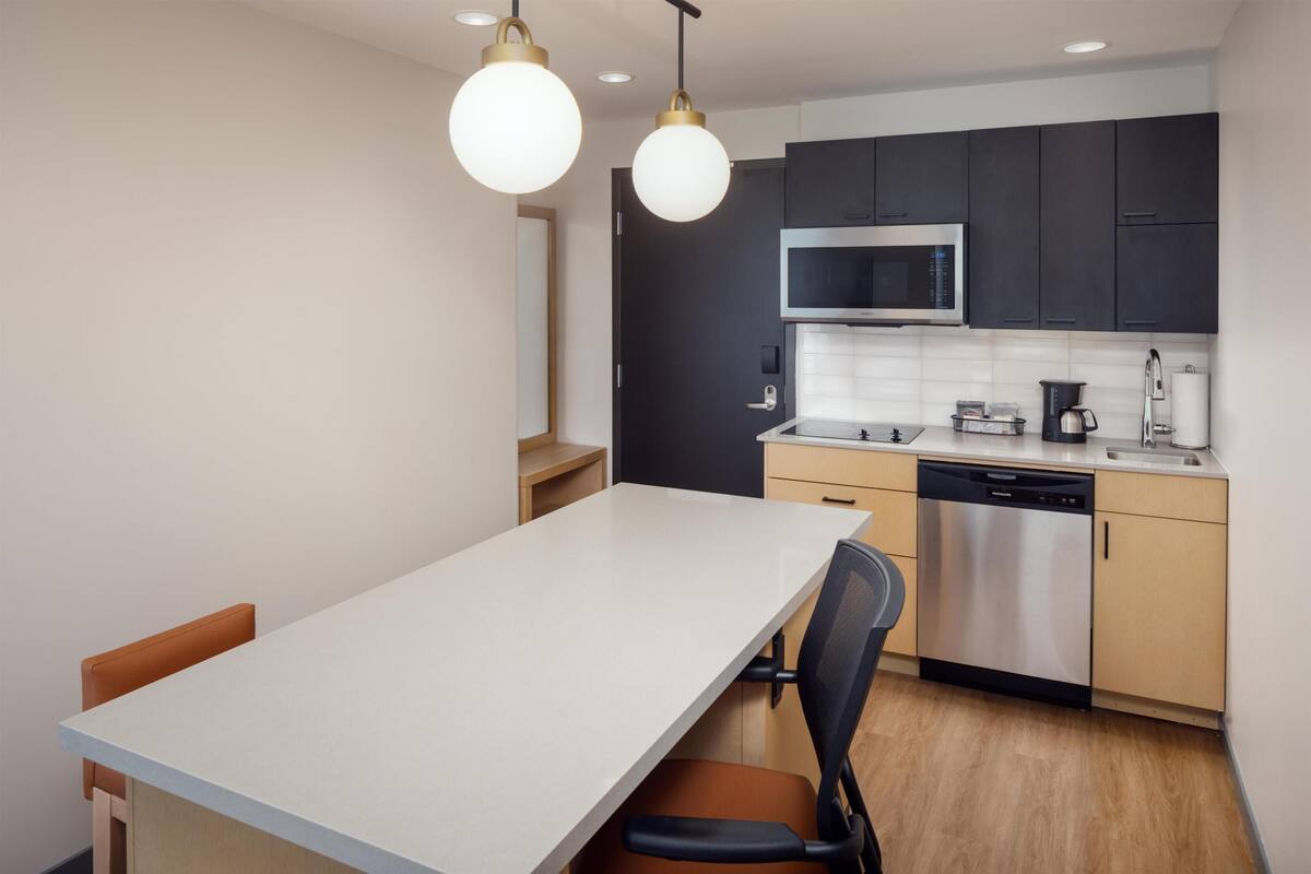 Desk, laptop workspace, iron/ironing board, free WiFi