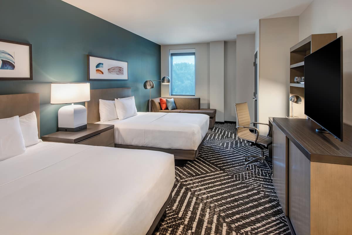 Desk, laptop workspace, iron/ironing board, free WiFi