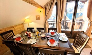 Dining - Apartment for 6/8 People With a View, in a Serviced Residence (Les Gets)