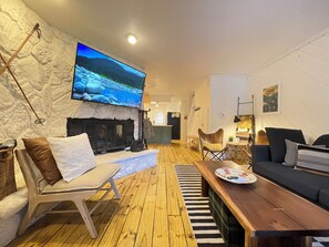 Smart TV, fireplace, DVD player, books - Red River Getaway-Two Units just steps away, Perfect for large Families & Groups (Red River)