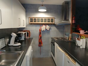 雪櫃、微波爐、焗爐、爐具