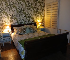 2 عدّة غرف نوم ومكواة/لوح كي وواي فاي مجانًا وملاءات أسرّة