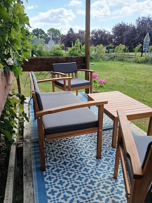 Terrace/patio - Gîte 35kms from Mont Saint Michel (Le Mesnillard)