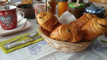 Petit déjeuner servi en supplément