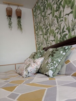 2 bedrooms, iron/ironing board, free WiFi, bed sheets - Gîte 35kms from Mont Saint Michel (Le Mesnillard)