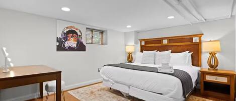 3 bedrooms, iron/ironing board, WiFi, bed sheets