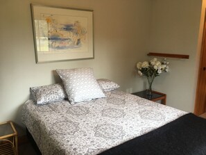 3 bedrooms, iron/ironing board, free WiFi, bed sheets - Summer is almost here. Pool is open, spa, firepit and barbecue are ready for you (Masterton)