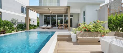 حمّام سباحة خارجي