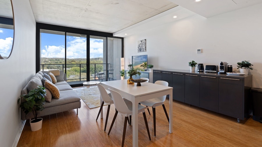 Chic 1-bed Apartment Near Canberra's Bustling CBD