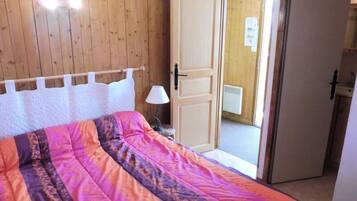 Individually furnished, iron/ironing board