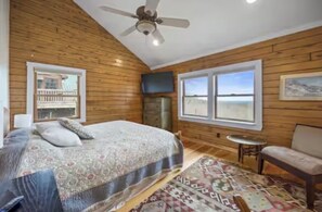 4 chambres, bureau, fer et planche à repasser, lit parapluie