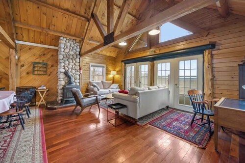 Liberty Lodge: Mountain View Log Cabin!