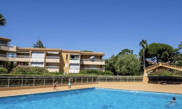 Outdoor pool - Apartments for 4 People (Le Lavandou)