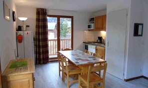 Dining - 2 Rooms for 6 People (Modane)
