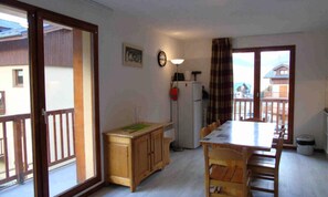 Interior - 2 Rooms for 6 People (Modane)