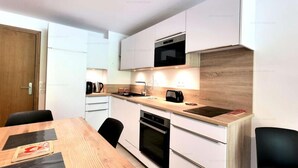Private kitchen - Pleasant 2-room Apartment + Cabin - 48m2 - Sleeps 6 - LES Balcon DU Soleil (Le Grand-Bornand)