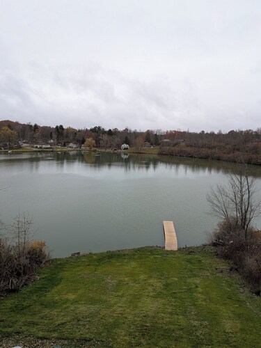Lakefront Haven w/ 50-ft Dock 4BR Near Punderson Park & Amish Country EV Charger