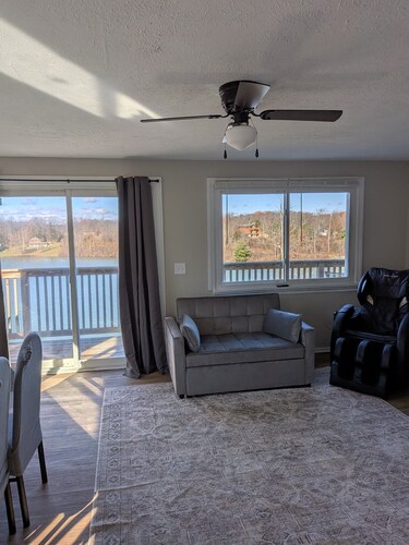 Lakefront Haven w/ 50-ft Dock 4BR Near Punderson Park & Amish Country EV Charger