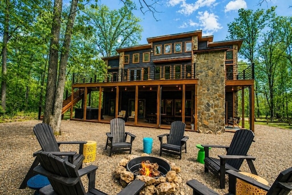 Terrace/patio - Timberline Retreat with Games, Fireplaces, Hot tub, Playground Set, No Pets (Broken Bow)