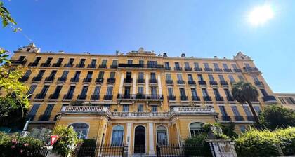 Superb Air-conditioned Apartment for 4 People in the City Center of Hyeres