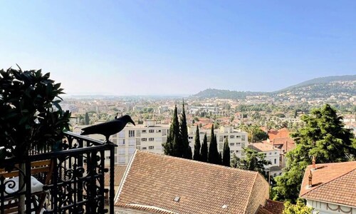 Superb Air-conditioned Apartment for 4 People in the City Center of Hyeres