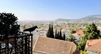 Superb Air-conditioned Apartment for 4 People in the City Center of Hyeres
