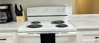 Delightful 3-bedroom apartment near SCSU with Wifi & AC in St. Cloud.