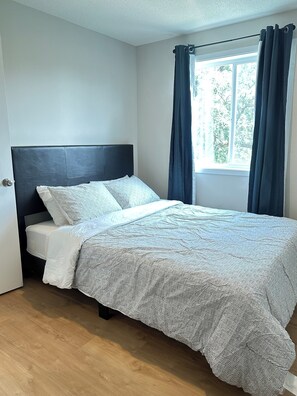 3 bedrooms, desk, iron/ironing board, free WiFi