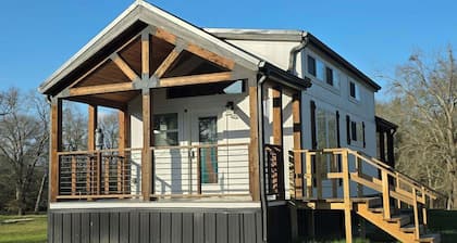 Serene Home Directly Between Houston and Dallas, Beautiful Views, WIFI