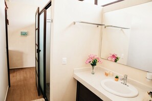 Bathroom sink - Nohoch Tunich Hotel (Tulum)