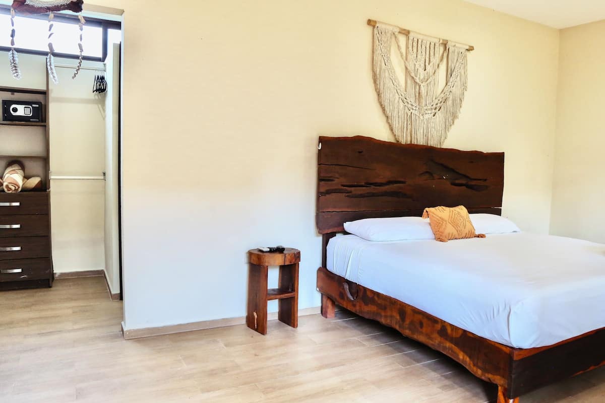 Deluxe Studio Suite, Pool View | In-room safe, free WiFi