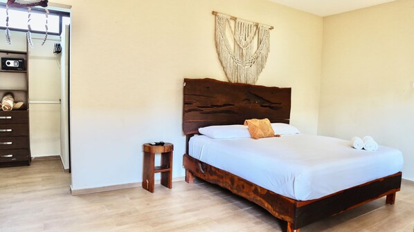 Deluxe Studio Suite, Pool View | In-room safe, free WiFi