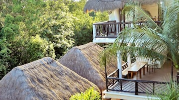 Minibar, caja de seguridad en la habitación, wifi gratis y ropa de cama