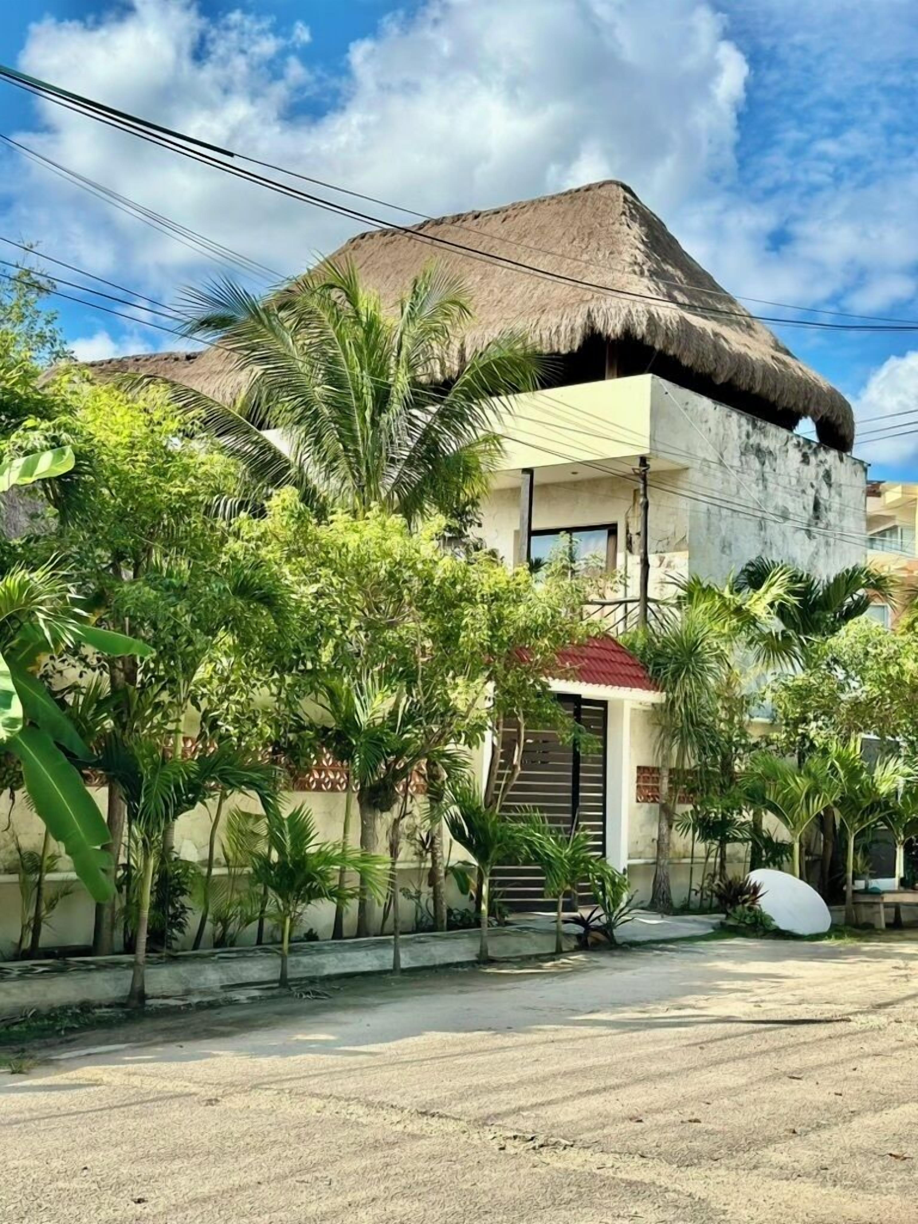 Vista frontal de la propiedad