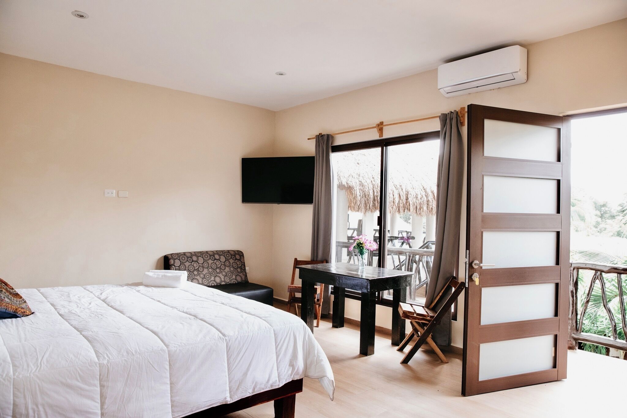 Minibar, caixa forta a l'habitació, wifi gratuïta i roba de llit 