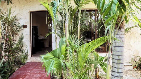 المنشأة من الخارج