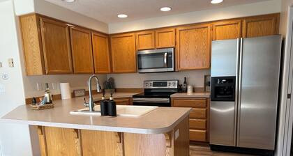 Kozy Keizer Getaway with Fireplace