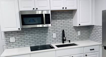 Comfortable Studio Close to Airport / Arena / Mall