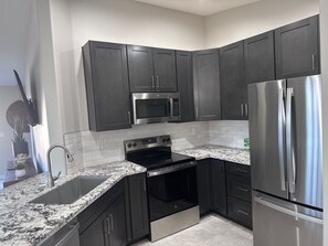 Private kitchen - 3-bedroom house in lovely Lake Havasu with cool AC (LAKE HAVASU)