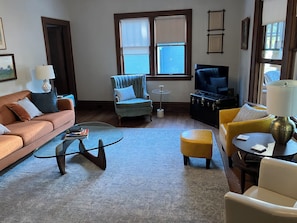 TV - Location, Location, Location! Holland Historic District Charmer! (Holland)