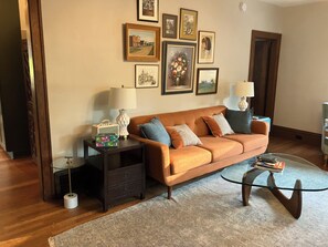TV - Location, Location, Location! Holland Historic District Charmer! (Holland)