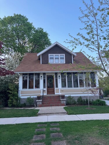Location, Location, Location! Holland Historic District Charmer!