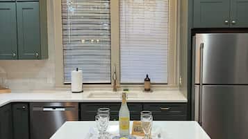 Micro-ondes, four, plaque de cuisson, lave-vaisselle