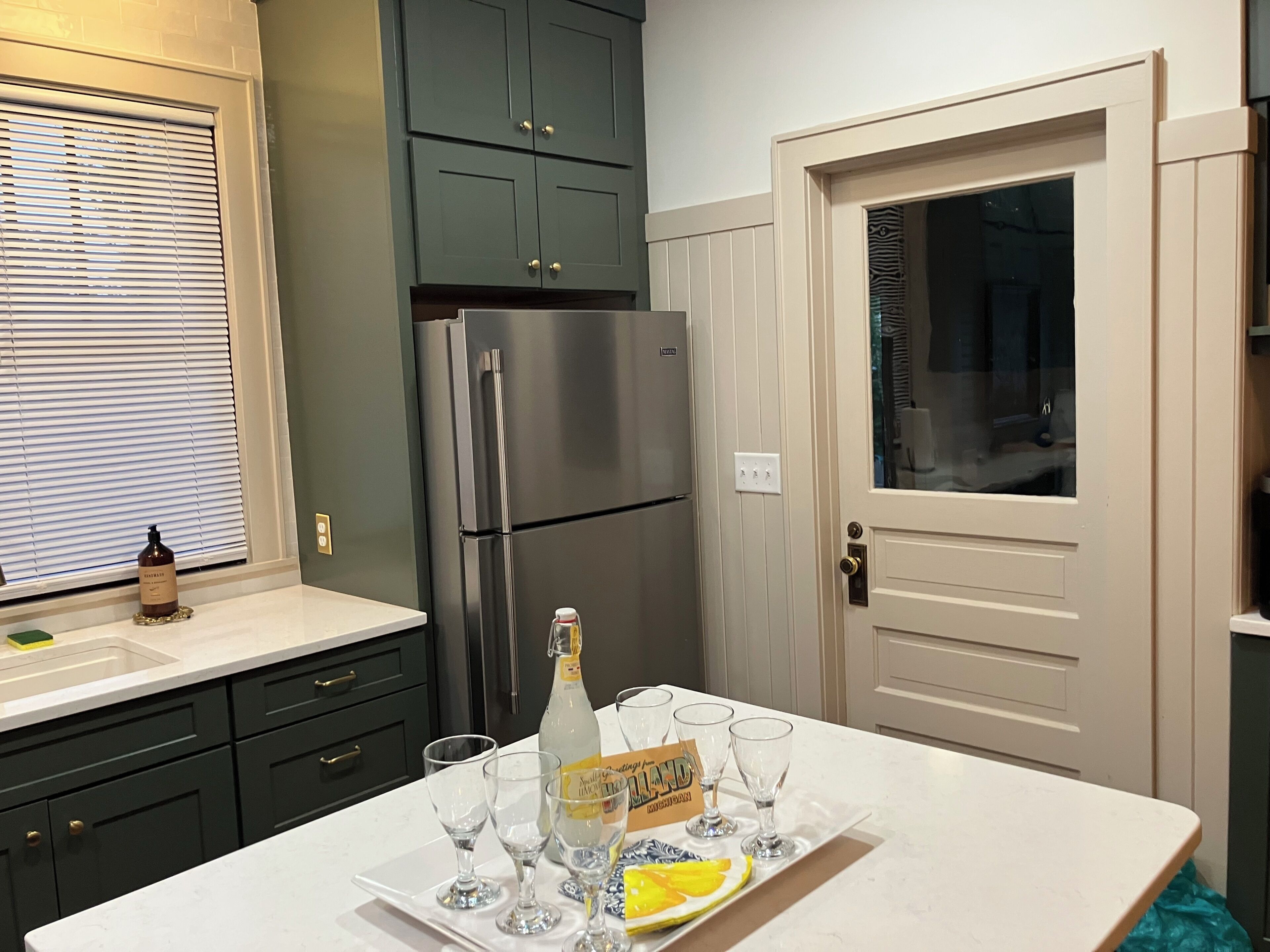 Coffee/tea maker, microwave, oven, stovetop