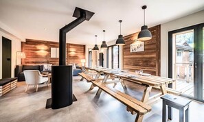 Dining - Apartment in Morzine Near Ski Slopes (Morzine)