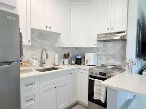 Fridge, microwave, oven, stovetop - Coastal Haven in sunny Marco Island (Marco Island)