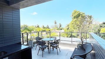 Exclusive Apartment | Outdoor dining